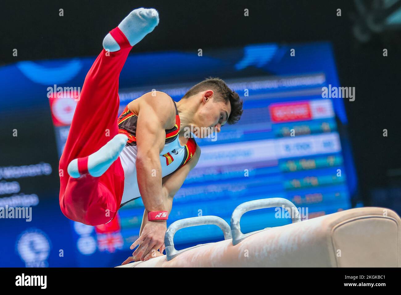 Szczecin, Polonia, 10 aprile 2019: L'atleta spagnolo olimpico Mir Nicolau gareggia sul cavallo da pomo durante i campionati di ginnastica artistica Foto Stock