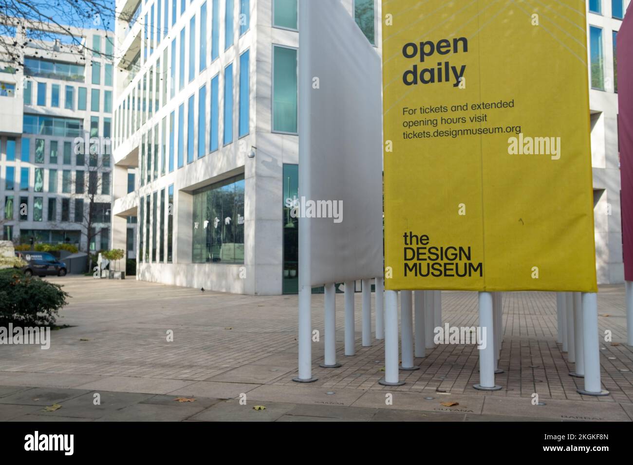 Londra - Novembre 2022: Il Design Museum su Kensington High Street W8 Foto Stock