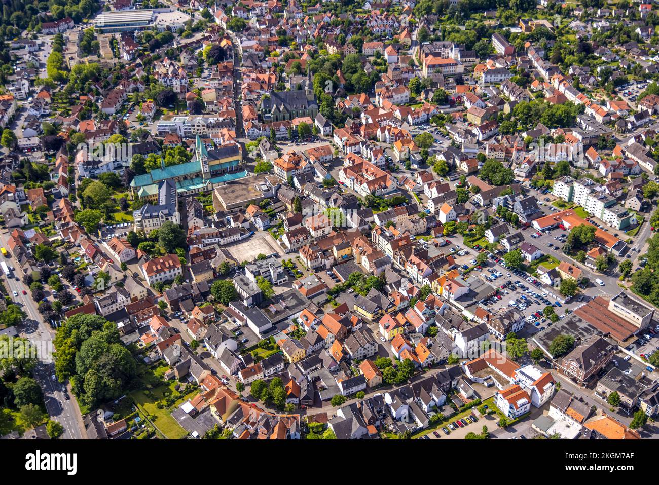 Veduta aerea, città vecchia con pellegrinaggio basilica Mariä Heimsuchung e chiesa cattolica di San Walburga, Werl, Soester Boerde, Renania settentrionale-Vestfalia, Germa Foto Stock