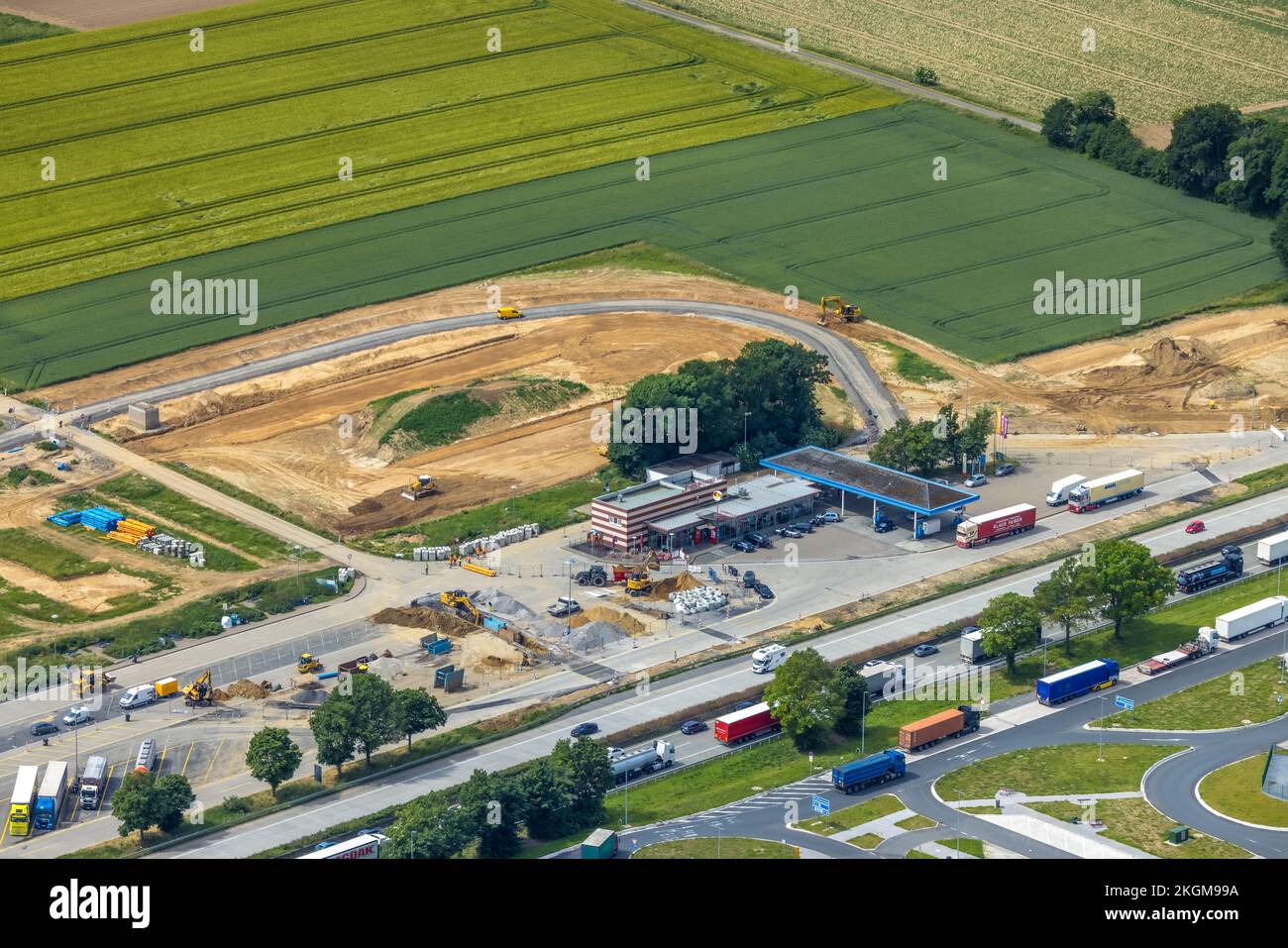 Vista aerea, sito archeologico di scavo, cantiere edile presso l'area di servizio della superstrada Am Haarstrang presso la superstrada A44, Westbüderich, Werl, Soeste Foto Stock