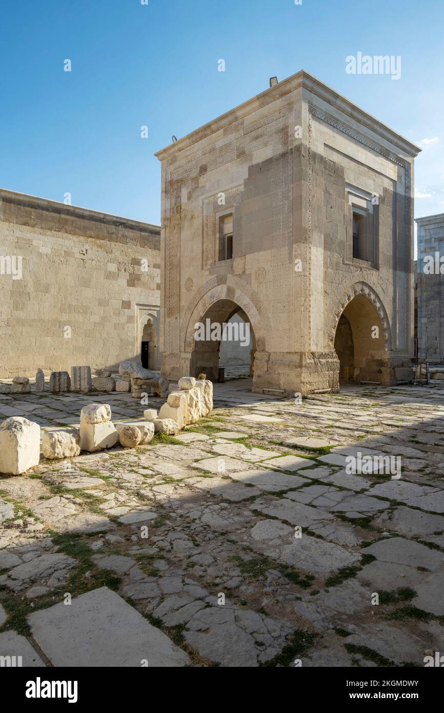 Türkei, Anatolien, Provinz Aksaray, Sultanhani, Karawansaray, Mescit (Gebetshaus) m Innenhof Foto Stock