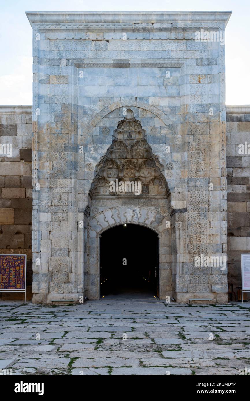 Türkei, Anatolien, Provinz Aksaray, Sultanhani, Karawansaray, Portal im Innenhof zum 'Wintersaal' Foto Stock
