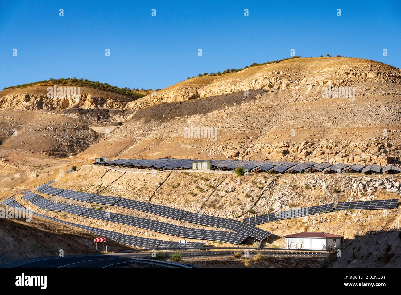 Türkei, Provinz Siirt, Solarpark östlich der Provinzhauptstadt Siirt Foto Stock