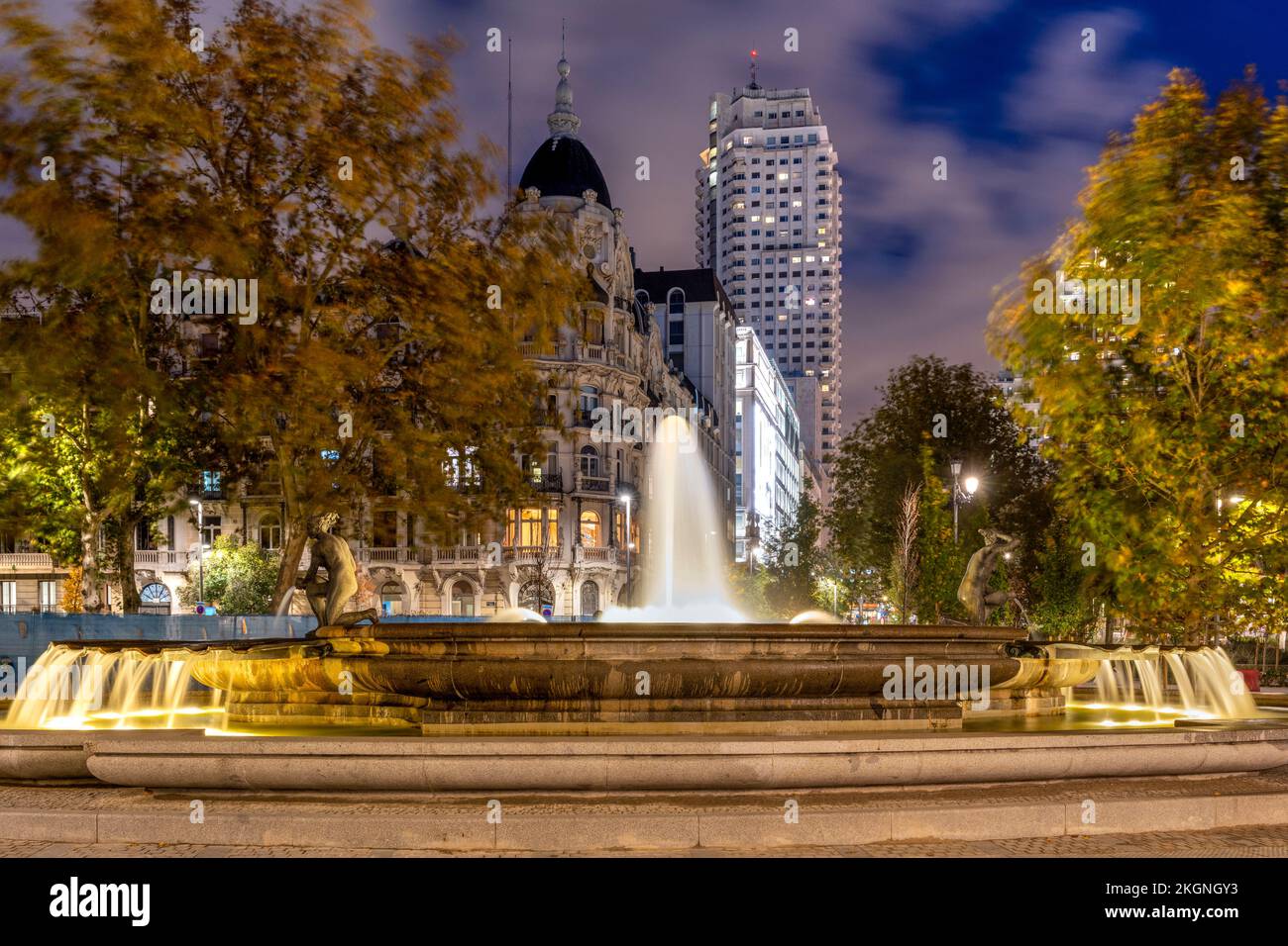 Vista notturna di Plaza de Espana, Madrid, Spagna Foto Stock