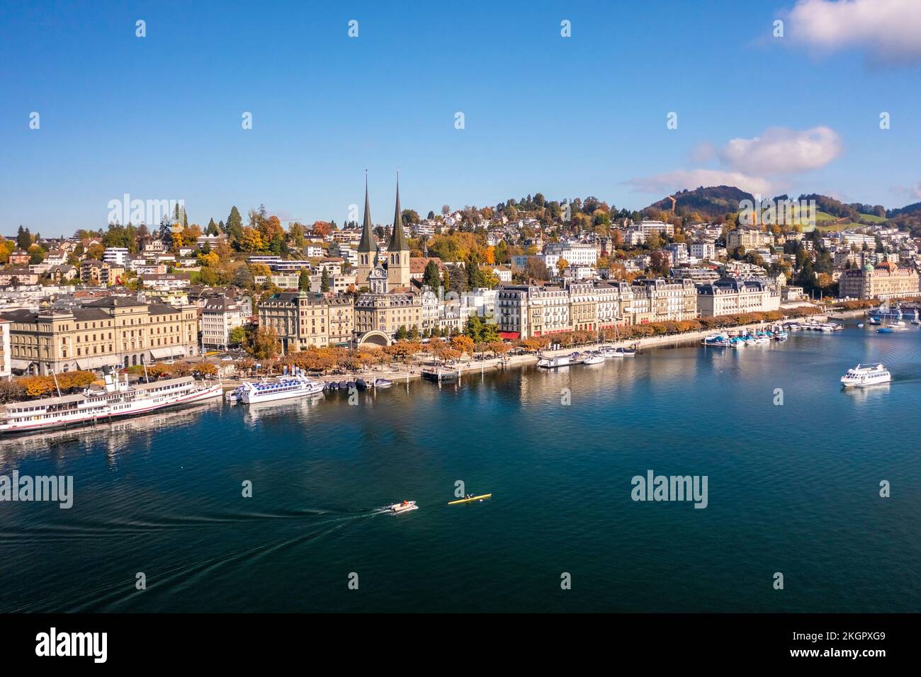 Svizzera, Cantone di Lucerna, Lucerna, veduta aerea della città in riva al lago in autunno Foto Stock