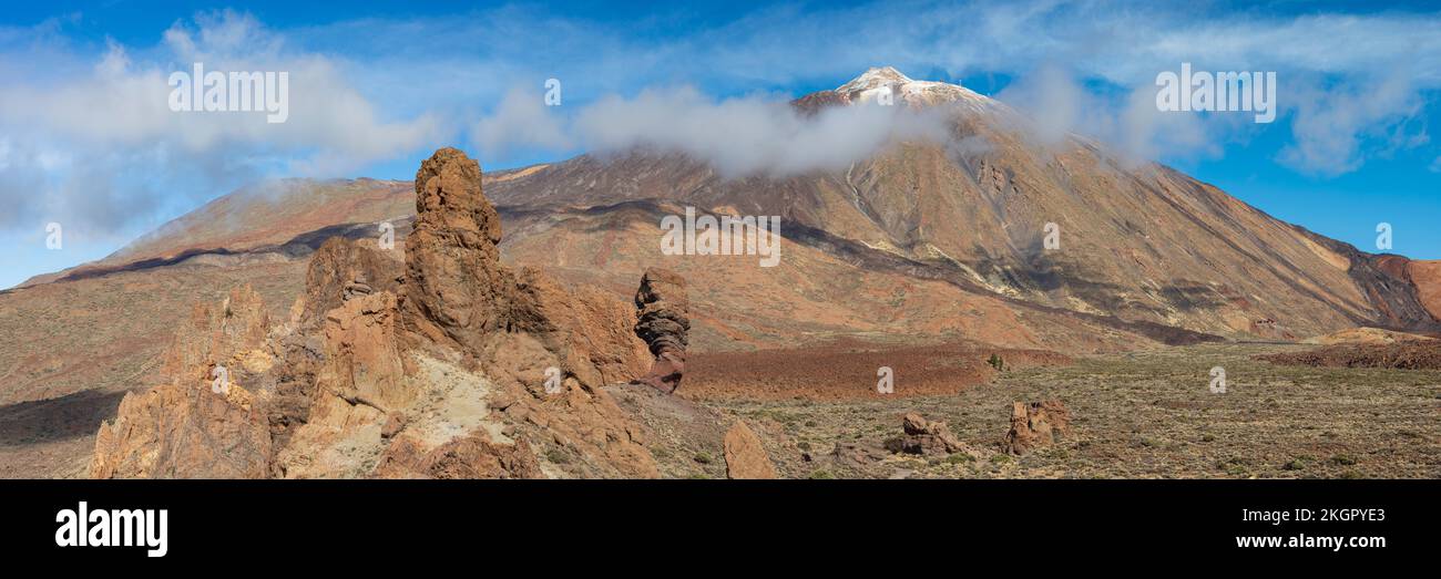 Spagna, Isole Canarie, Vista panoramica del Monte Teide e Roques de Garcia Foto Stock