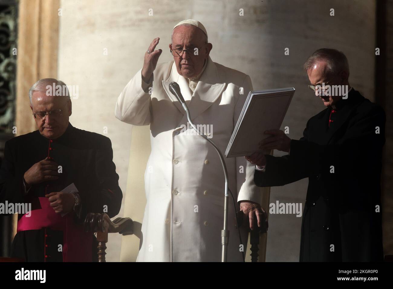 Stato della Città del Vaticano, Vaticano, 23 2022 novembre - (Santa sede) - PAPA FRANCESCO durante l'udienza Generale del Mercoledì in Piazza San PET in Vaticano. Credit Image: © EvandroInetti via ZUMA Wire) (Credit Image: © Evandro Inetti/ZUMA Press Wire) Credit: ZUMA Press, Inc./Alamy Live News Foto Stock