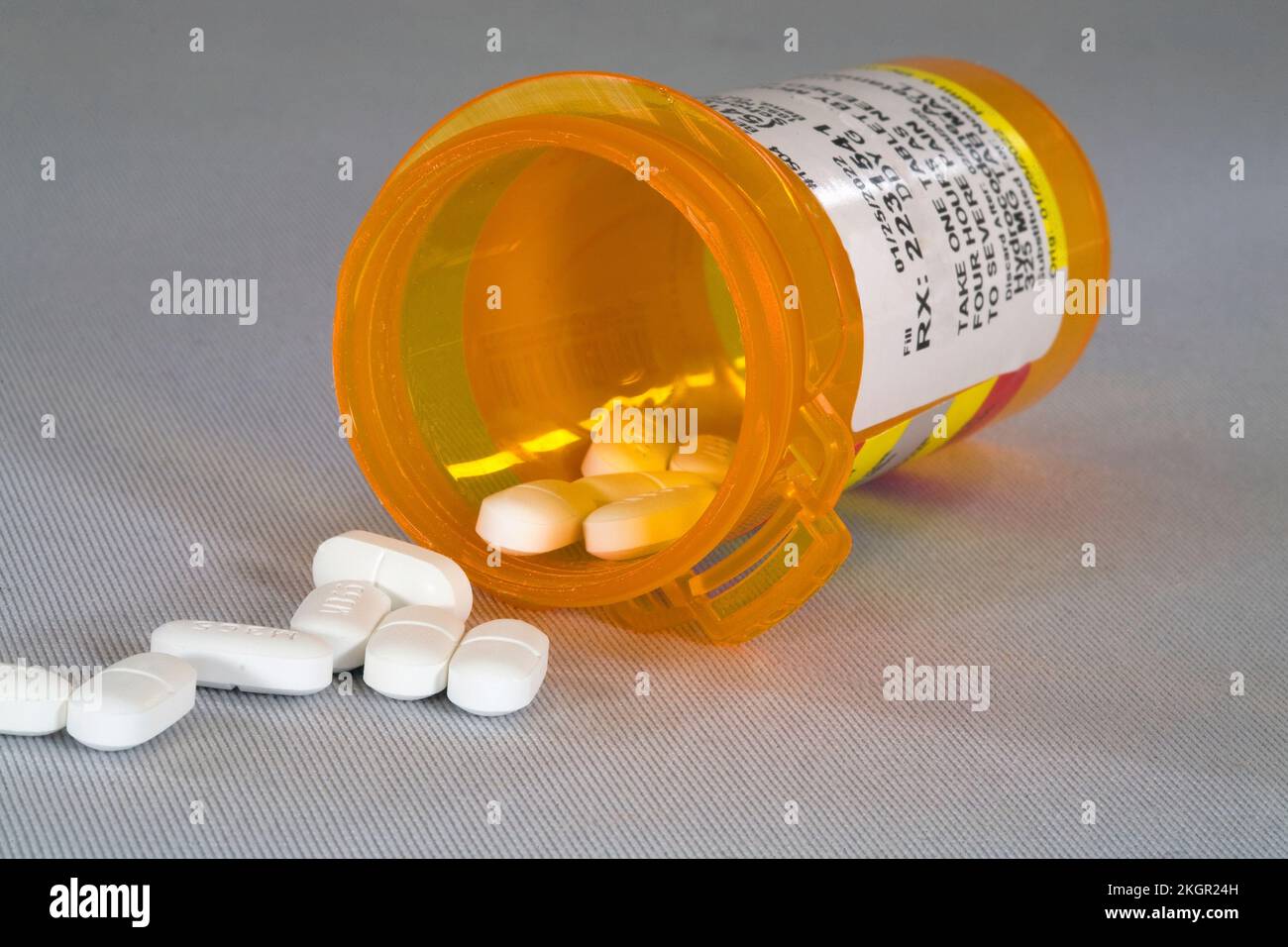 Un contenitore di idrocodina, l'addicting oppioide antidolorifico prescritto da molti medici. Molte persone sono diventate tossicodipendenti e molte altre sono morte fr Foto Stock