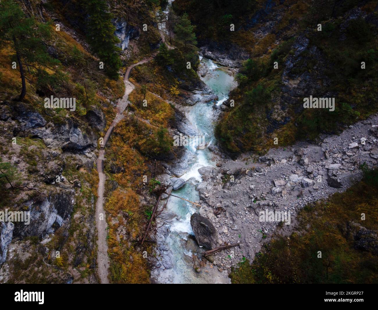 Austria, bassa Austria, Annaberg, Drone vista del fiume Otscherbach che scorre attraverso il canyon di Otschergraben Foto Stock