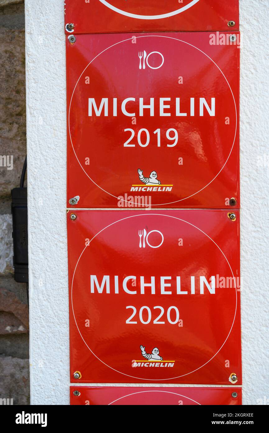 Insegna Michelin fuori da un ristorante nel Regno Unito. Foto Stock