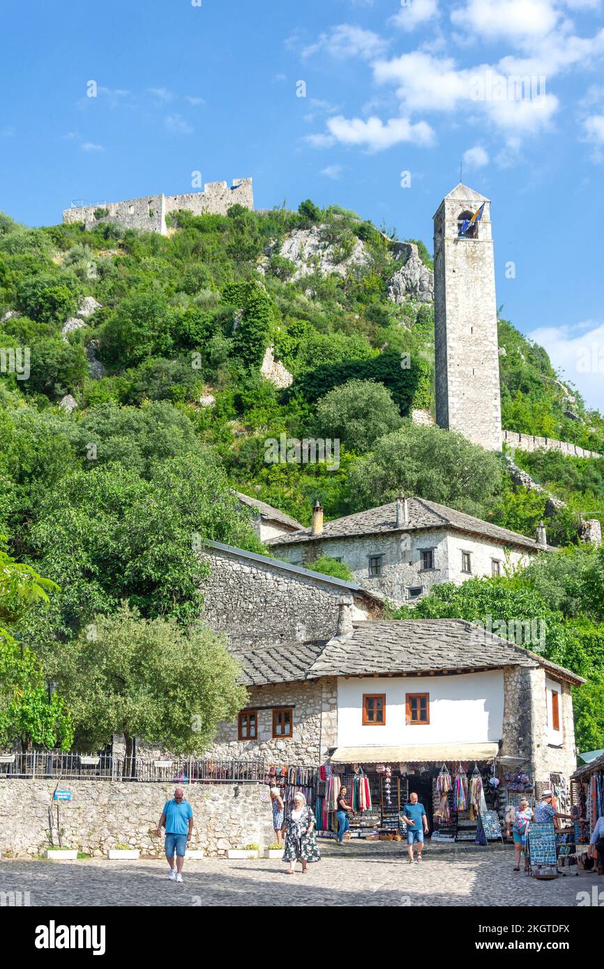 Piazza principale nel villaggio storico di Počitelj, Čapljina, Erzegovina-Neretva, Bosnia-Erzegovina Foto Stock
