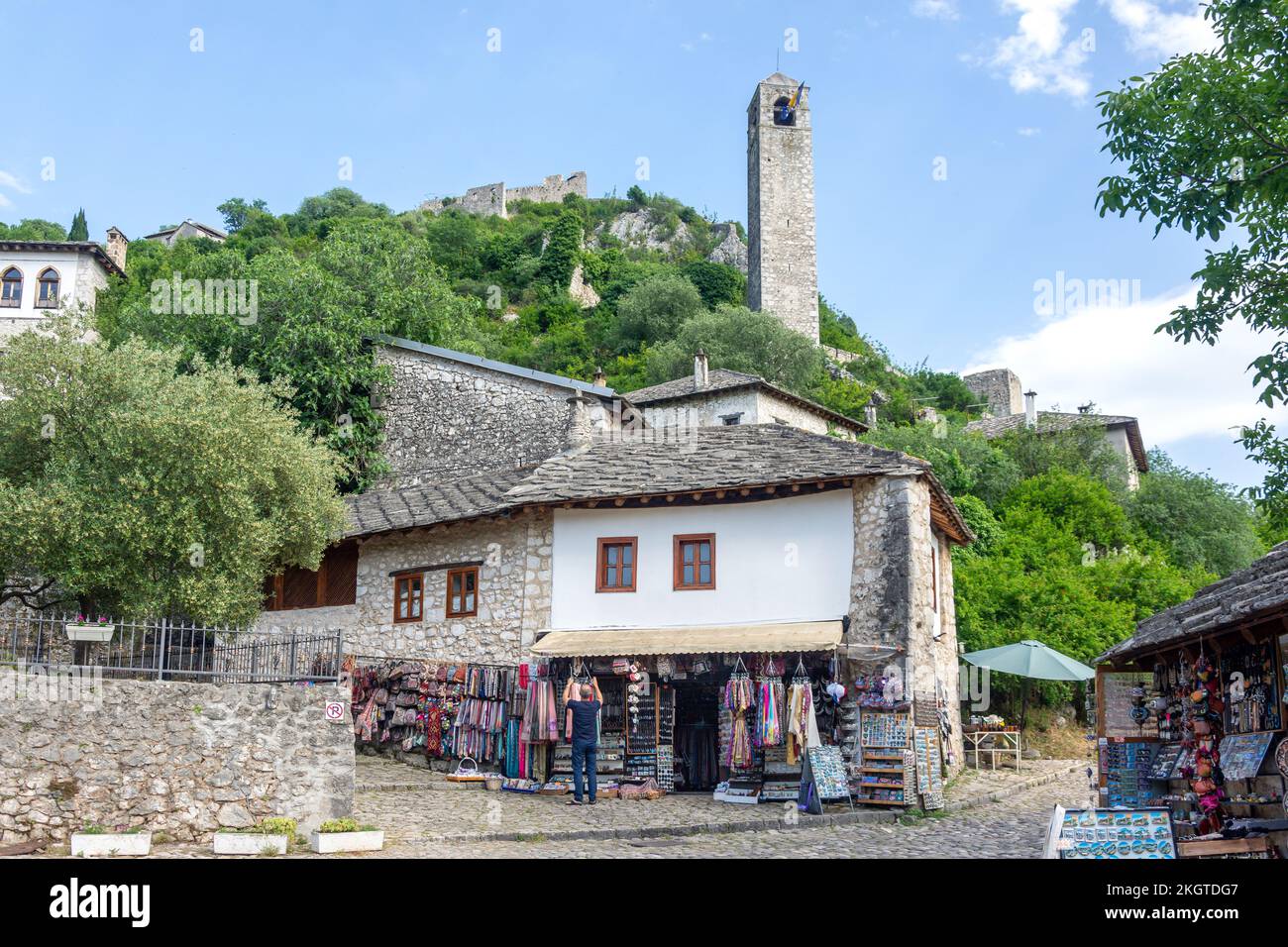 Piazza principale nel villaggio storico di Počitelj, Čapljina, Erzegovina-Neretva, Bosnia-Erzegovina Foto Stock