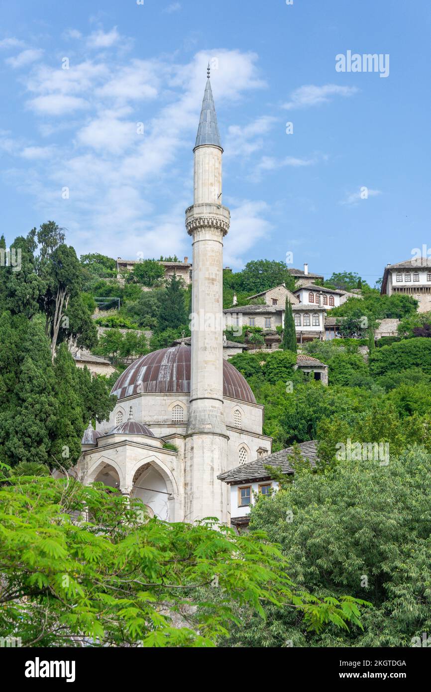 Piccola moschea nel villaggio storico di Počitelj, Čapljina, Erzegovina-Neretva, Bosnia-Erzegovina Foto Stock