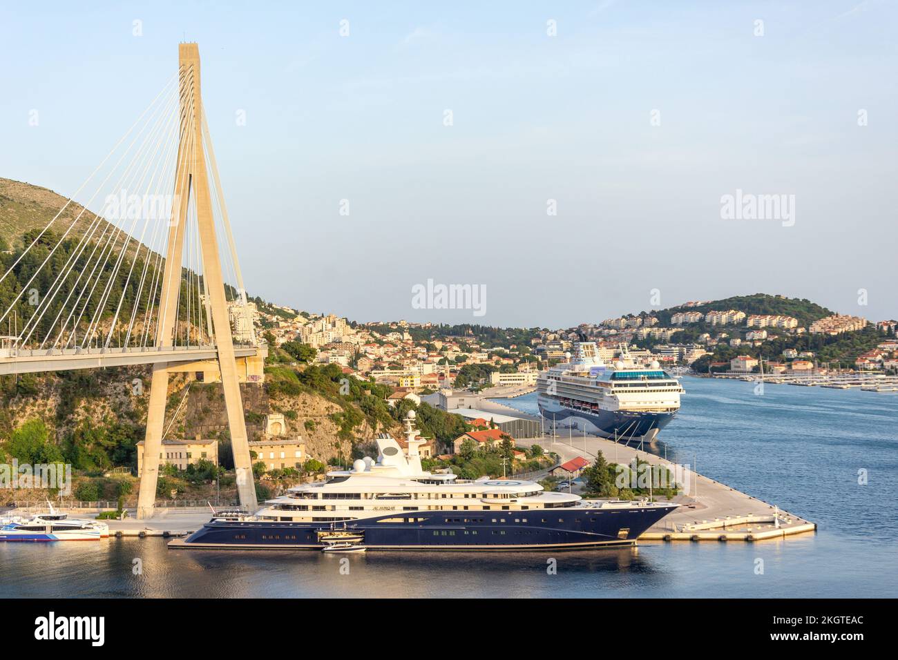 Ponte Franjo Tuđman e porto crocieristico di Dubrovnik, Dubrovnik, Repubblica di Croazia Foto Stock