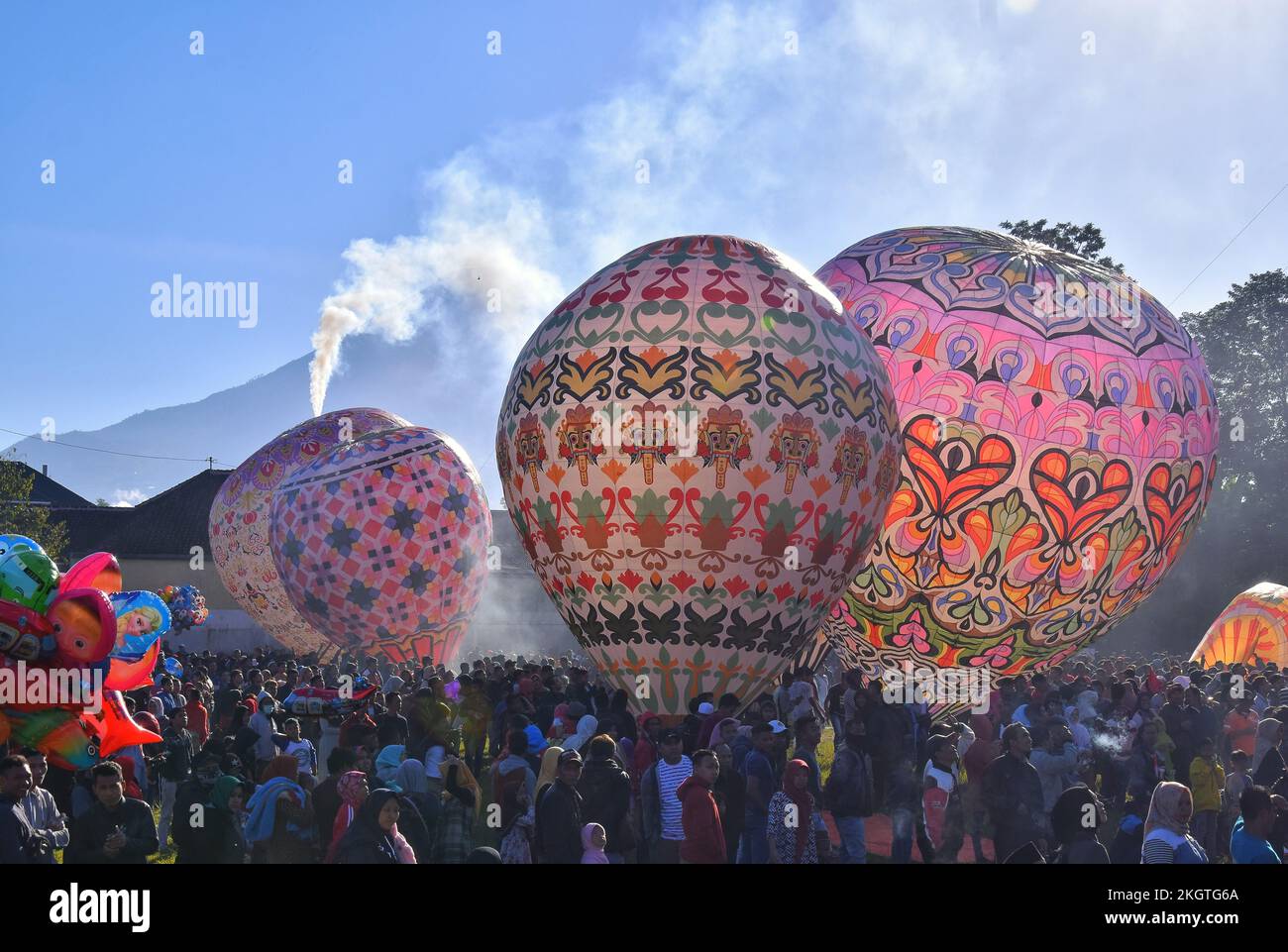 Tradizionale festa di mongolfiera in occasione di Eid al-Fitr in Indonesia Foto Stock