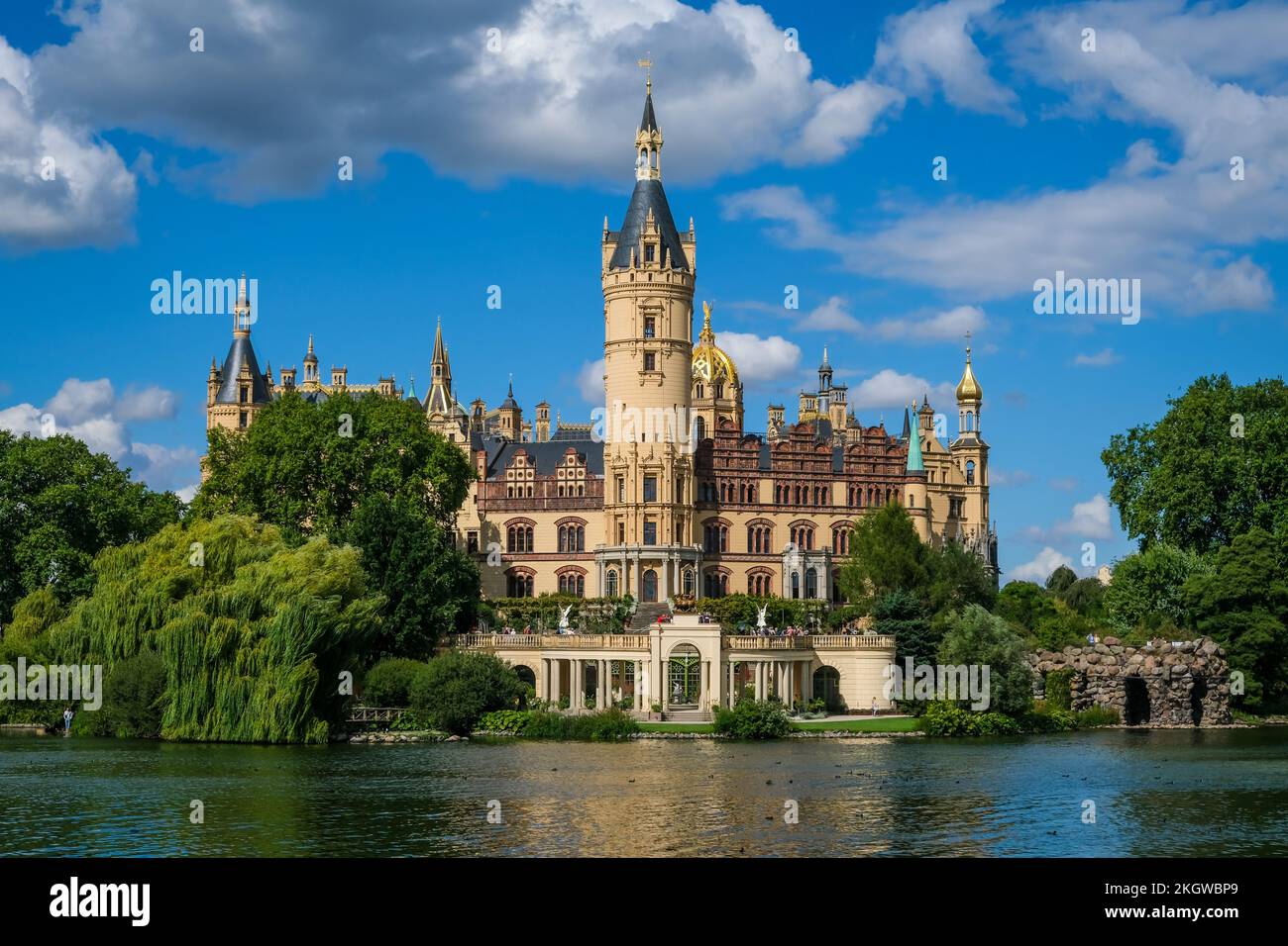 Schwerin, Mecklenburg-Vorpommern, Germania - il castello di Schwerin sul lago Schwerin, sede del parlamento di Stato del Mecklenburg-Vorpommern, era la residenza Foto Stock