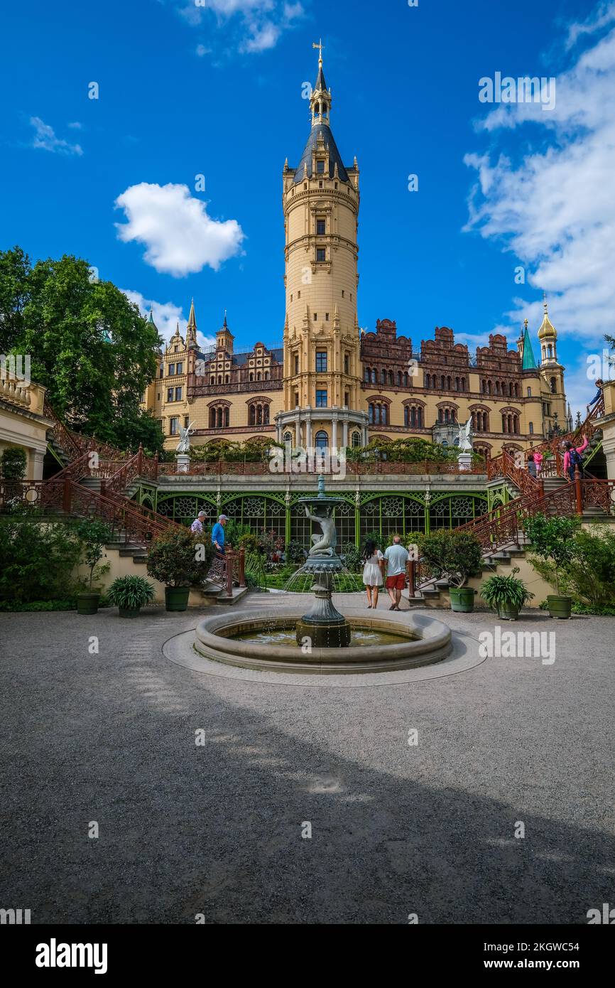 Schwerin, Mecklenburg-Vorpommern, Germania - il castello di Schwerin sul lago Schwerin, sede del parlamento di Stato del Mecklenburg-Vorpommern, era la residenza Foto Stock