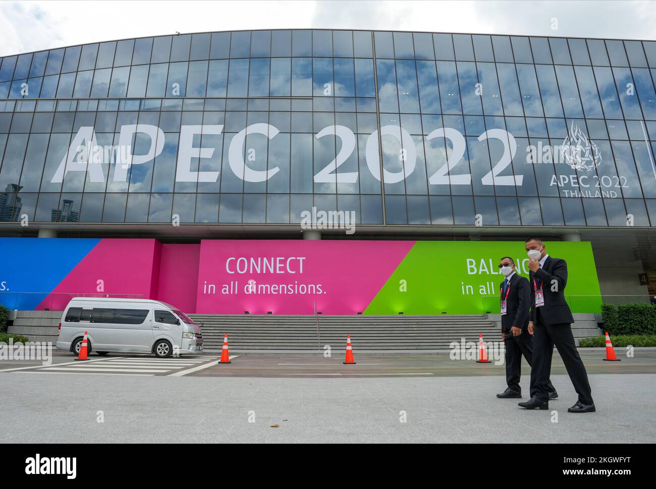 Il vertice 2022 della cooperazione economica Asia-PaciﬡH (APEC) si è tenuto presso il Centro nazionale convegni Regina Sirikit (QSNCC) di Bangkok, Thailandia. 14NOV22 SCMP / Sam Tsang Foto Stock