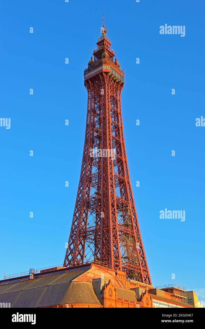 Blackpool Tower, un punto di riferimento iconico nella località balneare di Blackpool, Lancashire, Regno Unito Foto Stock