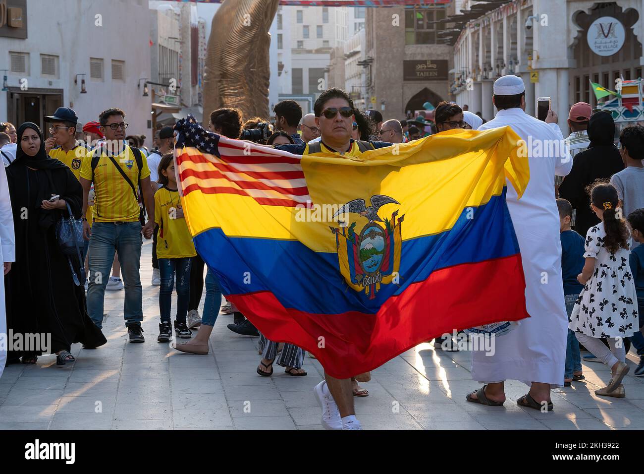 Ecuador tifosi godendo in Souq Waqif Qatar Foto Stock