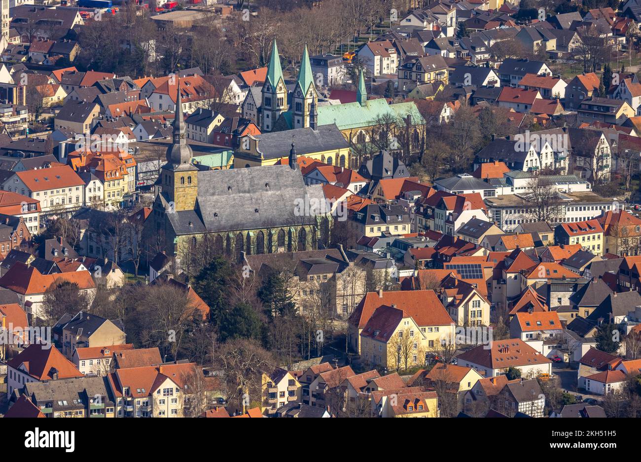 Veduta aerea, città vecchia con chiesa cattolica San Walburga, vecchia chiesa di pellegrinaggio e basilica di pellegrinaggio Mariä Heimsuchung, Werl, Soester Börde, Nord R. Foto Stock