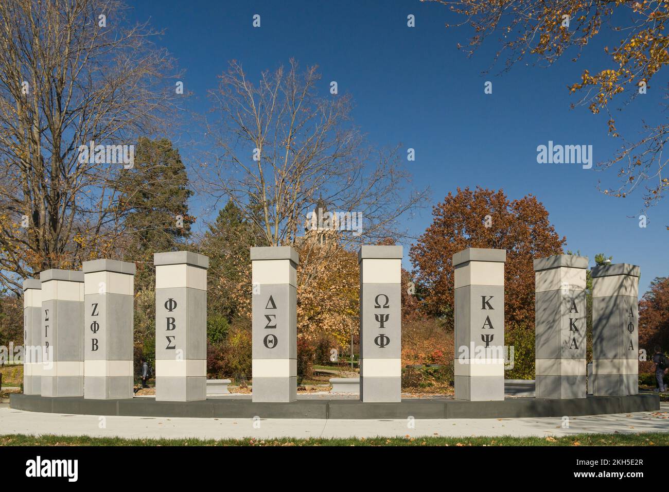 AMES, IA, USA - 1 NOVEMBRE 2022: Scultura del National Pan-Hellenic Council nel campus dell'Iowa state University. Foto Stock