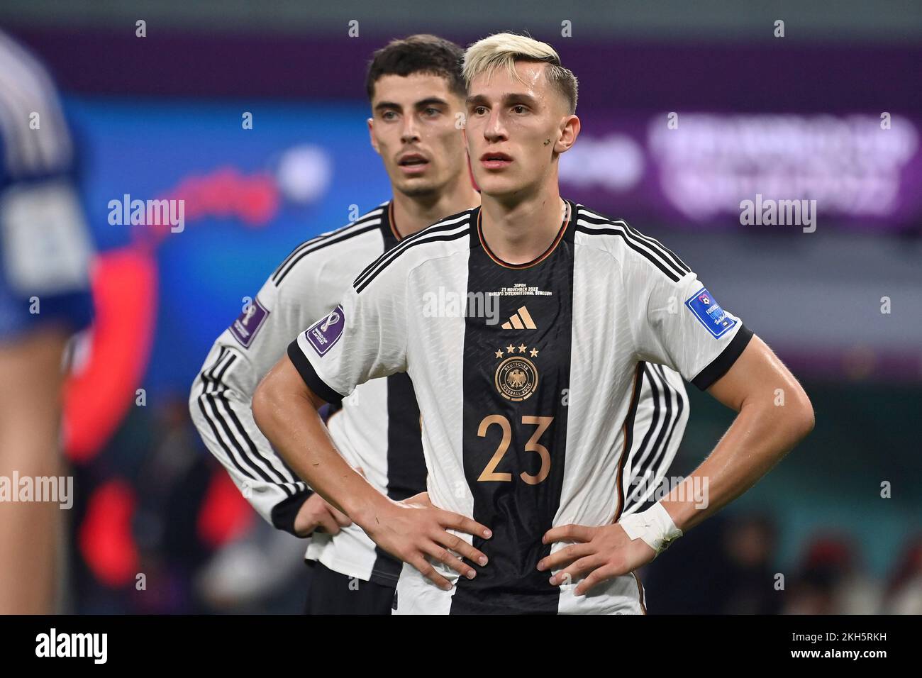 Doha, Katar. 23rd Nov 2022. Nico SCHLOTTERBECK (GER), hi:Kai HAVERTZ (GER), stordito, azione. Germania (GER) - Giappone (JPN) 1-2 Group Stage Group e su 23.11.2022 allo Stadio Internazionale di Khalifa. Coppa del mondo di Calcio 2022 in Qatar dal 20,11. - Dalle 18.12.2022 alle Credit: dpa/Alamy Live News Foto Stock