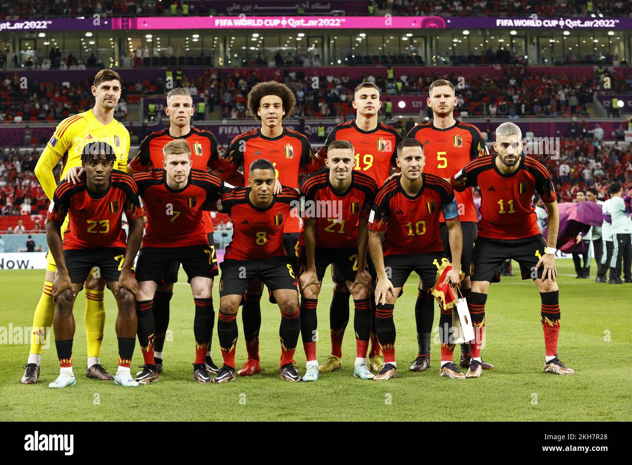 Al-Rayyan, Qatar. 23rd Nov 2022. AL-RAYYAN - (retro fila lr) portiere belga Thibaut Courtois, Toby Alderweired del Belgio, Axel Witsel del Belgio, Leander Dendoncker del Belgio, Jan Vertonghen del Belgio. (Prima fila lr) Michy Batshuayi del Belgio, Kevin De Bruyne del Belgio, Youri Tielemans del Belgio, Timothy Castagne del Belgio, Eden Hazard del Belgio, Yannick Carrasco del Belgio durante la Coppa del mondo FIFA Qatar 2022 gruppo F incontro tra Belgio e Canada nello stadio Ahmad Bin Ali il 23 novembre 2022 a al-Rayyan, Qatar. AP | Dutch Height | MAURICE OF STONE Credit: ANP/Alamy Live NE Foto Stock