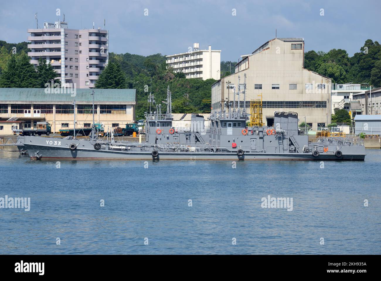Prefettura di Kyoto, Giappone - 25 luglio 2014: Giappone Maritime Self-Defense Force YO-33, YO-25 classe iarda oliatore. Foto Stock