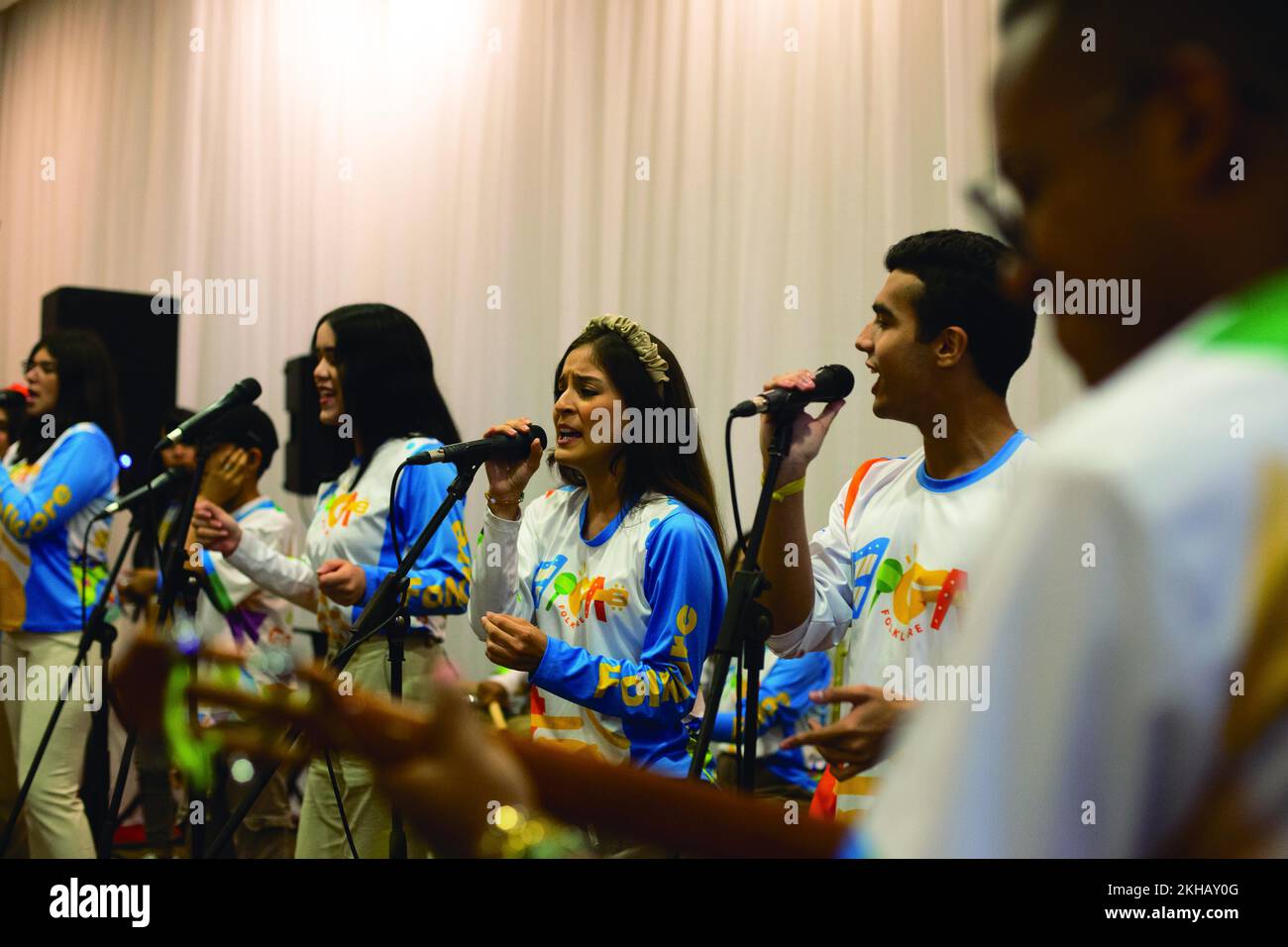 Valencia, Carabobo, Venezuela. 23rd Nov 2022. Novembre 23, 2022. Conferenza stampa del festival intercollegiale bagpipe, FIGA. Questo evento si svolge ogni anno e le scuole superiori condividono tutti con i loro gruppi di bagpipe (musica tipica di Natale in Venezuela), il Venezuela ha appena vinto il record Guinness per il più grande gruppo di bagpipe del mondo. La conferenza stampa si è tenuta presso le strutture dell'hotel Hesperia, nella città di Valencia, stato di Carabobo. Foto: Juan Carlos Hernandez (Credit Image: © Juan Carlos Hernandez/ZUMA Press Wire) Foto Stock