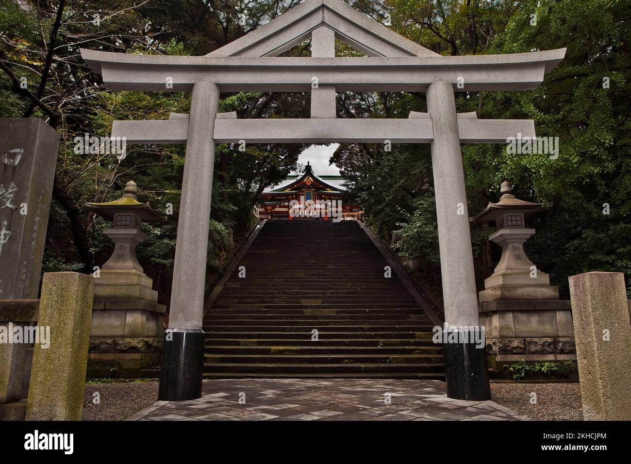 Torii gate entrance Hie Jinja Shrine Tokyo Japan Foto Stock