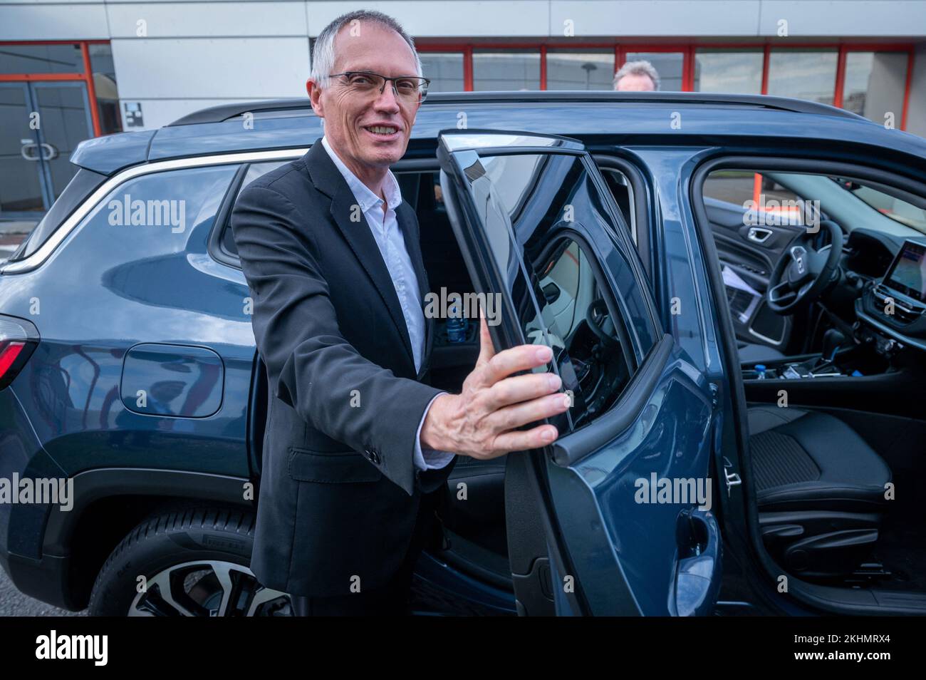 Il CEO di Stellantis Carlos Tavares arriva alla conferenza stampa presso la fabbrica di automobili Stellantis di Hordain, nel nord della Francia, il 27 ottobre 2022. Il gruppo Stellantis, nato dalla fusione di PSA e Fiat-Chrysler, lancerà la produzione di massa di veicoli commerciali alimentati a idrogeno nella sua fabbrica di Hordain, nel nord della Francia, l'amministratore delegato del costruttore, Carlos Tavares, annunciato il 27 ottobre 2022. Foto di Sarah Alcalay/ABACAPRESS.COM Foto Stock