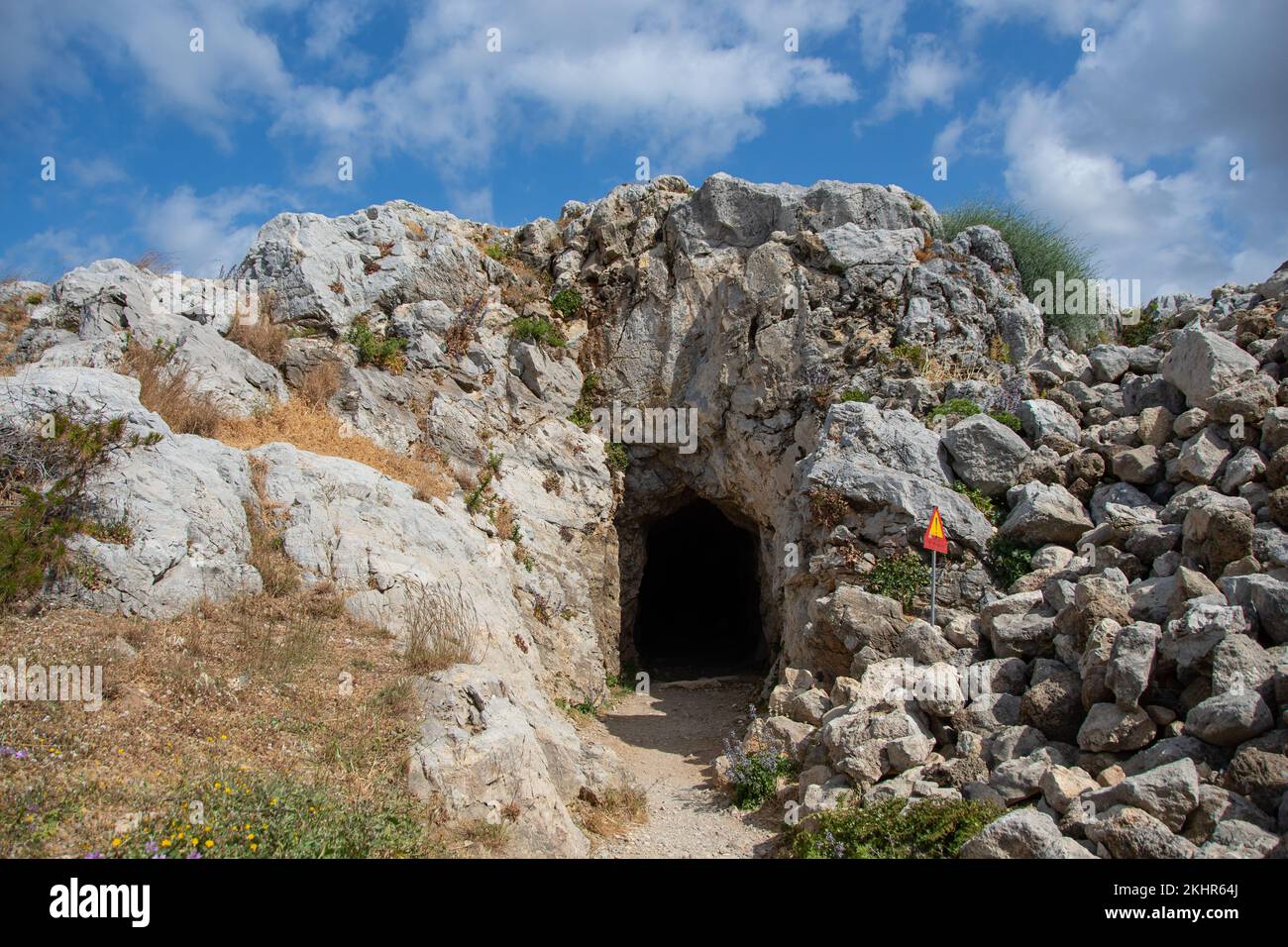 Ingresso alla grotta sul terreno della fortezza 'Fortezza' di Rethymno Foto Stock