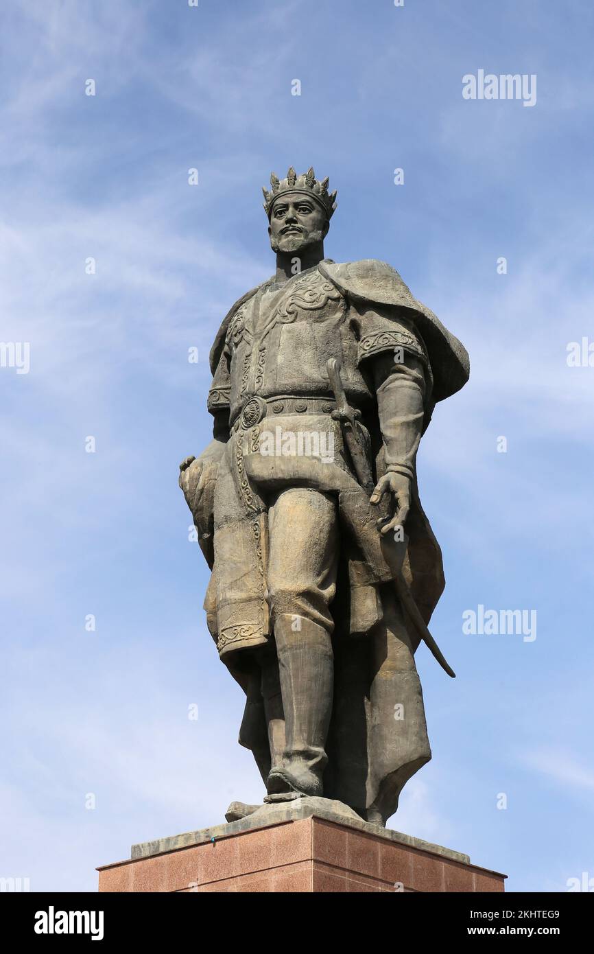Statua di Amir Temur (1336-1405), complesso di AK Saray (Palazzo Bianco), Via Ipak Yuli, Shakhrisabz, Provincia di Qashqadaryo, Uzbekistan, Asia centrale Foto Stock