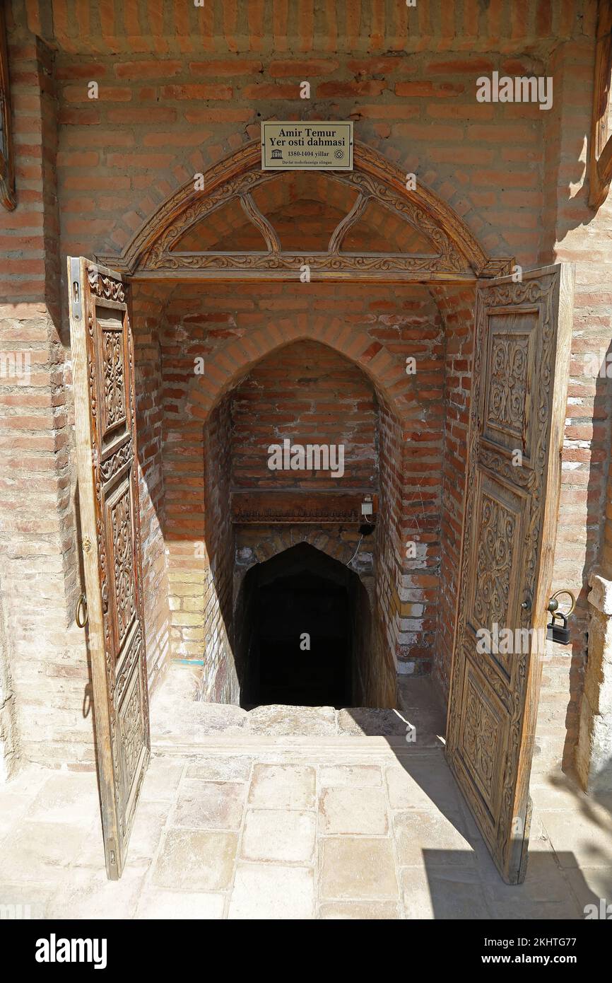 Cripta di Amir Temur, complesso di AK Saray (Palazzo Bianco), Via Ipak Yuli, Shakhrisabz, Provincia di Qashqadaryo, Uzbekistan, Asia centrale Foto Stock