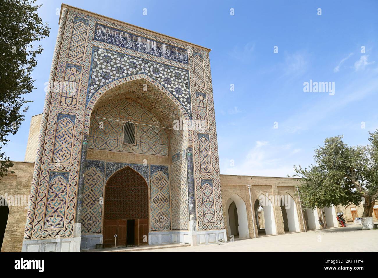 Moschea di Kok Gumbaz (cupola blu), complesso di AK Saray (Palazzo bianco), Via Ipak Yuli, Shakhrisabz, Provincia di Qashqadaryo, Uzbekistan, Asia centrale Foto Stock