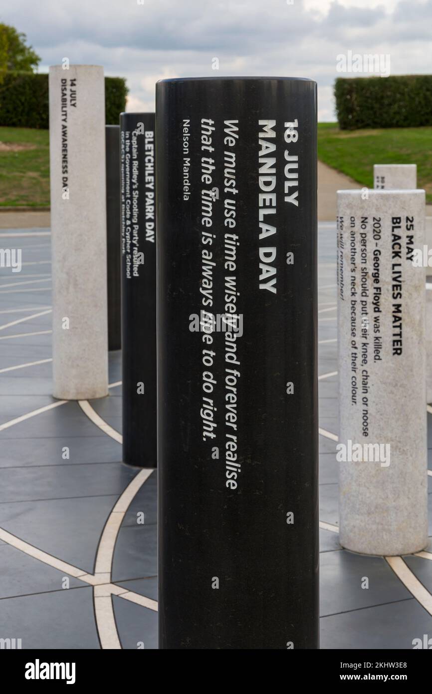 18 luglio Mandela Day pilastro al Milton Keynes Rose a Campbell Park a Milton Keynes, Buckinghamshire, Regno Unito nel mese di settembre Foto Stock