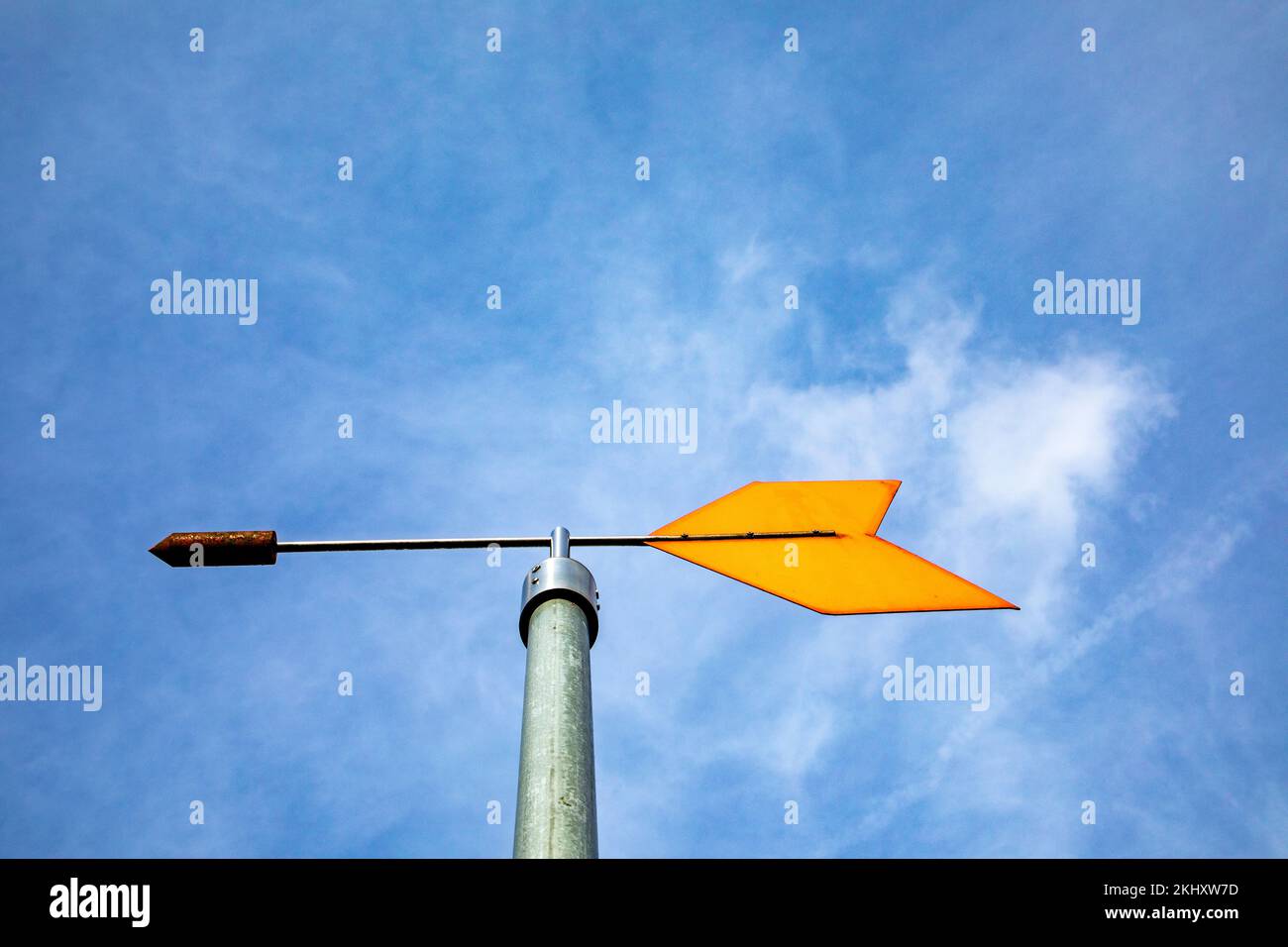 particolare del rubinetto con lama rossa alla tempesta Foto Stock
