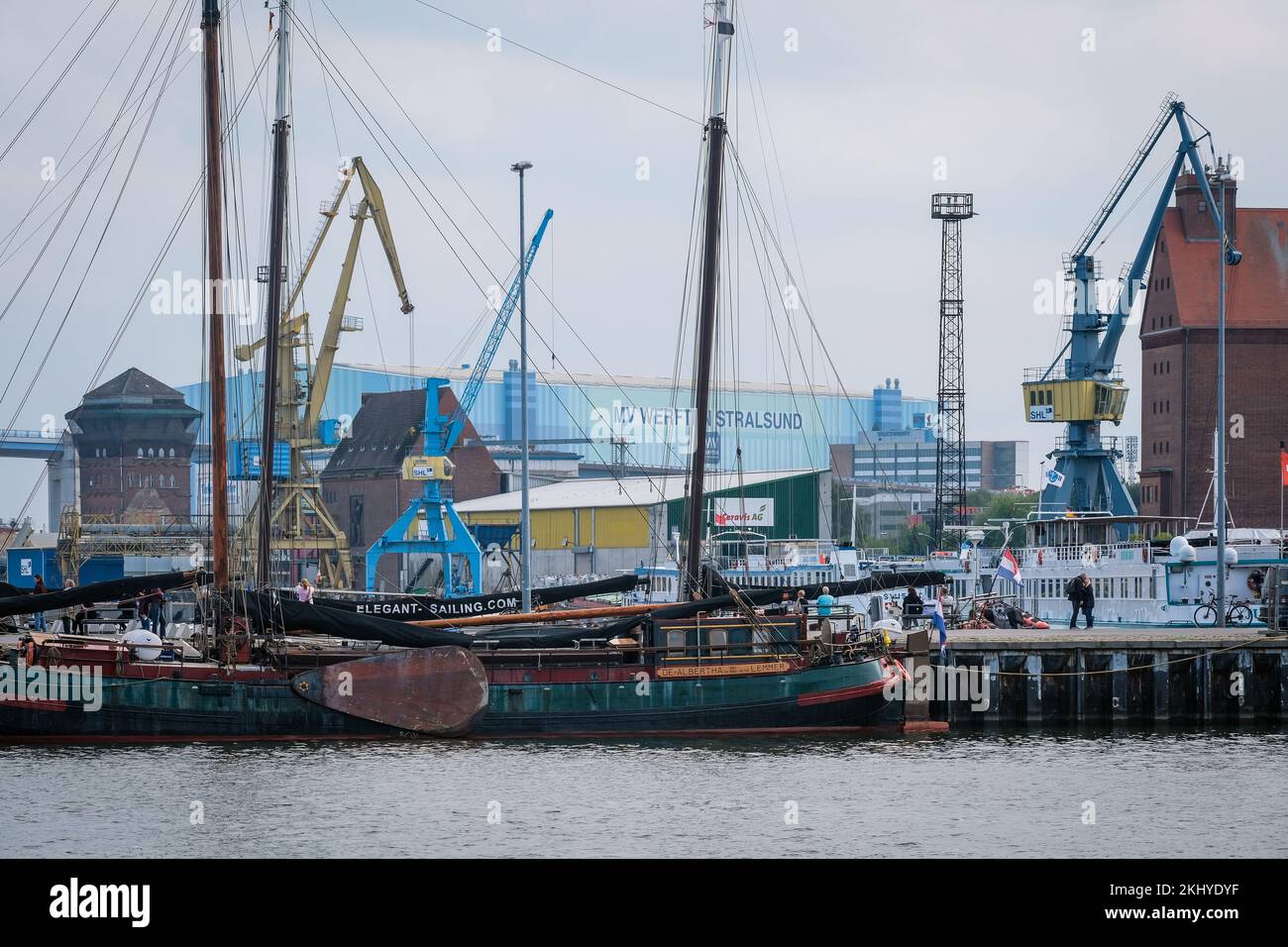 Stralsund, Meclemburgo-Pomerania anteriore, Germania - MV Werften Wismar-Rostock-Stralsund. Dal marzo 2016, il cantiere navale delle navi da crociera appartiene al Malay Foto Stock