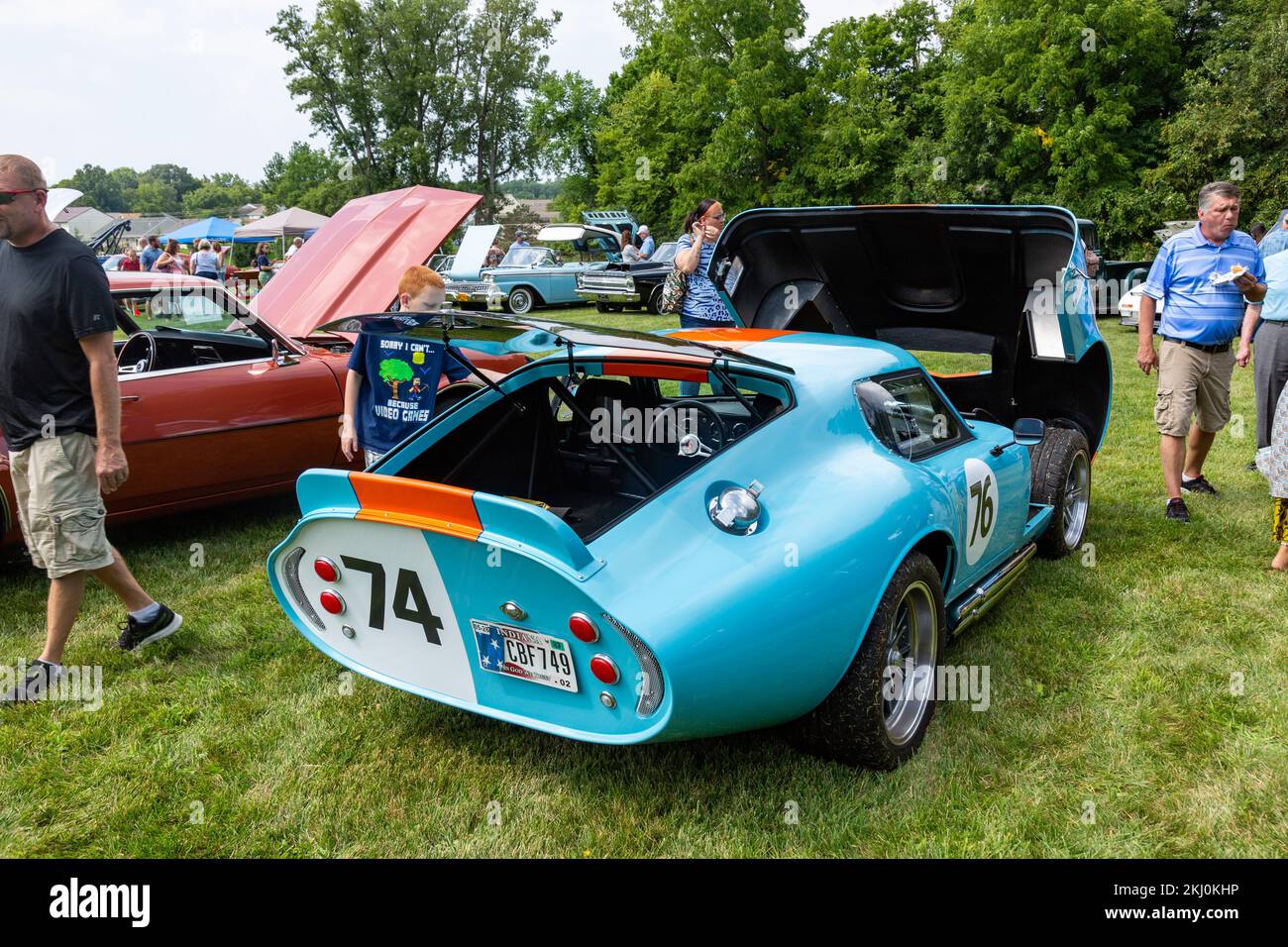 Una copia blu della coupé AC Shelby Cobra Daytona in mostra a Fort Wayne, Indiana, USA. Foto Stock