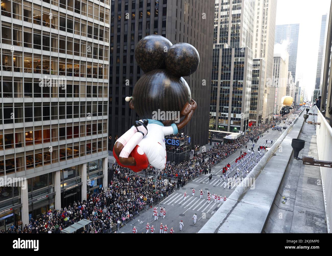 New York, Stati Uniti. 24th Nov 2022. L'Ada Twist, scienziato, mongolfiera si sposta lungo il percorso della parata alla 96th Macy's Thanksgiving Day Parade a New York City giovedì 24 novembre 2022. La parata iniziò nel 1924, legandola alla seconda parata più antica del Ringraziamento negli Stati Uniti con la parata americana del Ringraziamento a Detroit. Foto di John Angelillo/UPI Credit: UPI/Alamy Live News Foto Stock