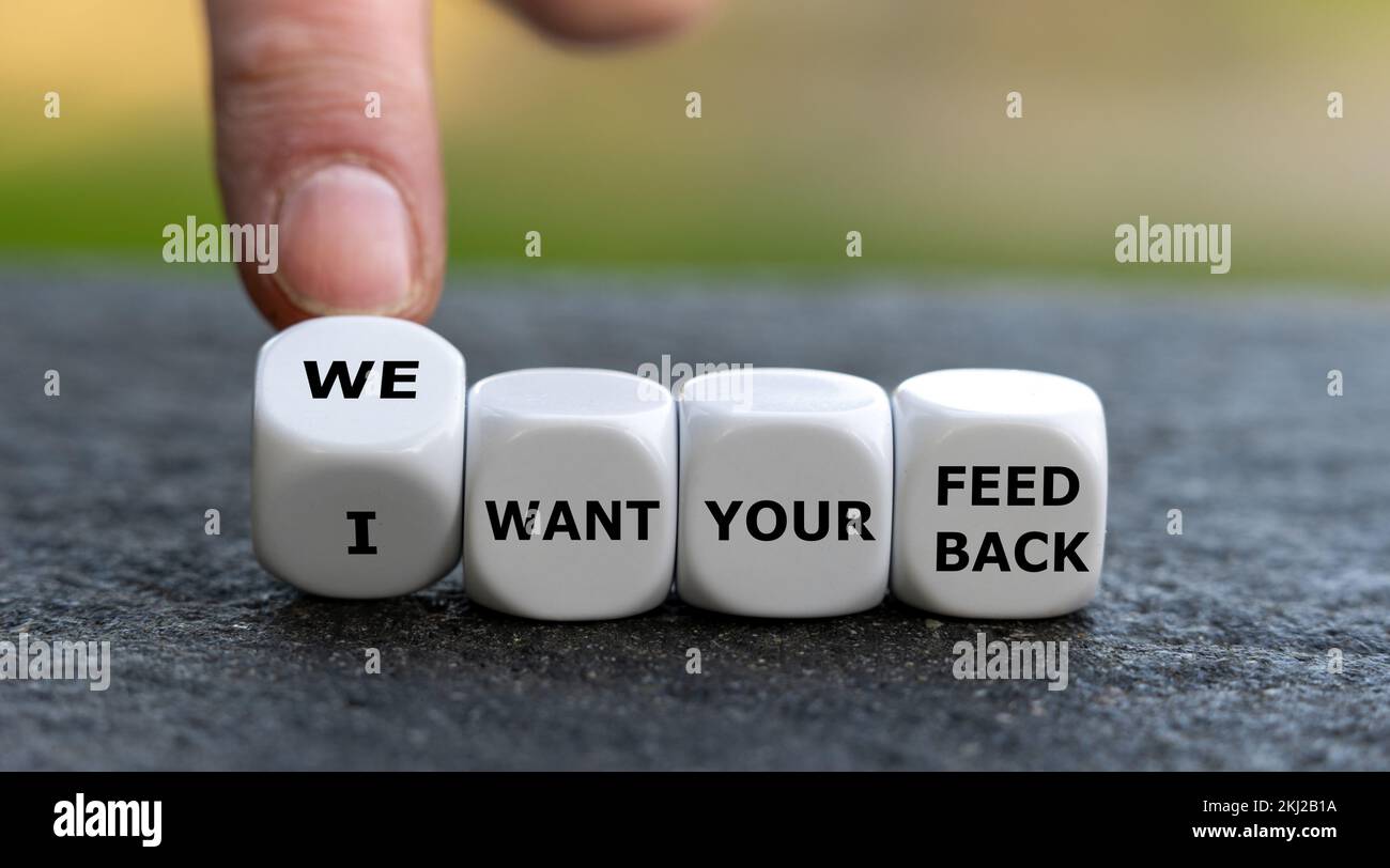 I cubi formano l'espressione "vogliamo il tuo feedback". Foto Stock
