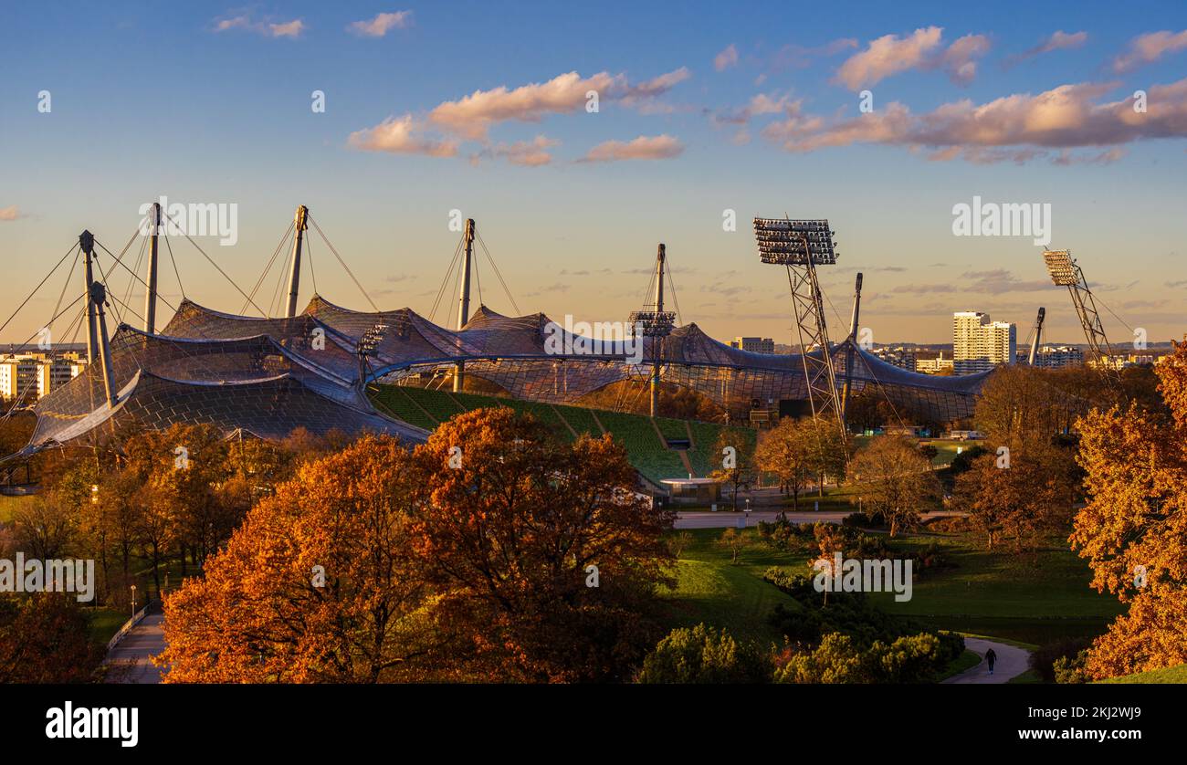 MONACO di BAVIERA, GERMANIA - 23 NOVEMBRE 2022: Lo Stadio Olimpico di Monaco di Baviera, Germania Foto Stock