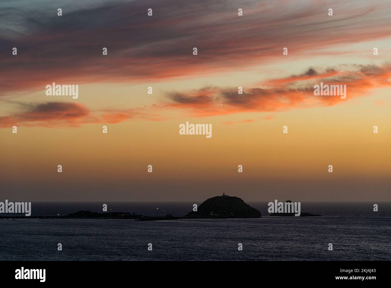 Scenografica vista al tramonto a Ile Rousse (Isola Rossa), in Corsica, Francia. Foto Stock