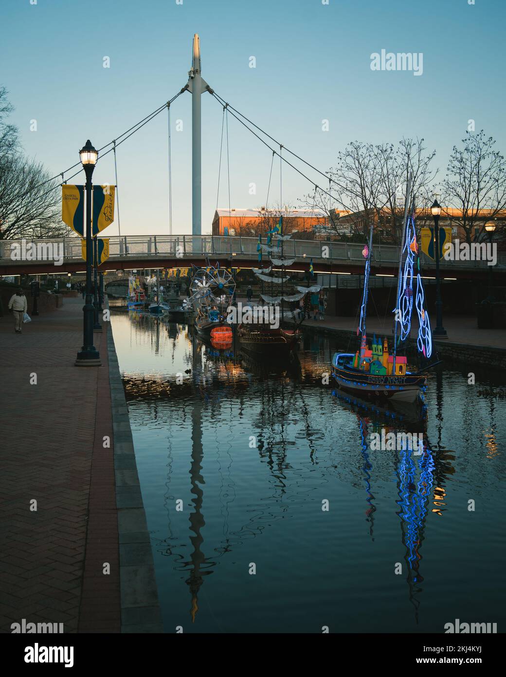 Barche di Natale al Carroll Creek Park, Frederick, Maryland Foto Stock