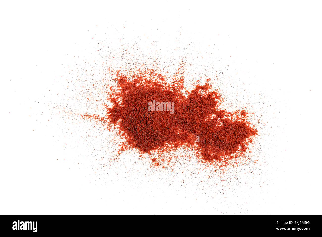 Pila di paprika rossa polvere isolata su sfondo bianco, vista dall'alto Foto Stock