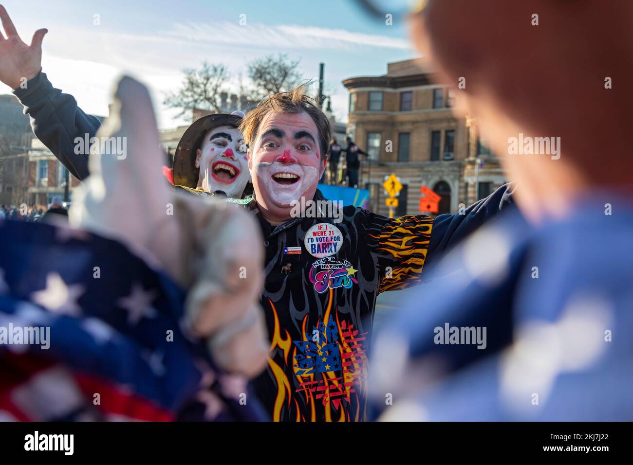 Detroit, Michigan, Stati Uniti. 24th Nov 2022. Membri del Detroit Fire Department Clowns alla sfilata del giorno del Ringraziamento di Detroit, ufficialmente la sfilata del Ringraziamento degli Stati Uniti. Credit: Jim West/Alamy Live News Foto Stock