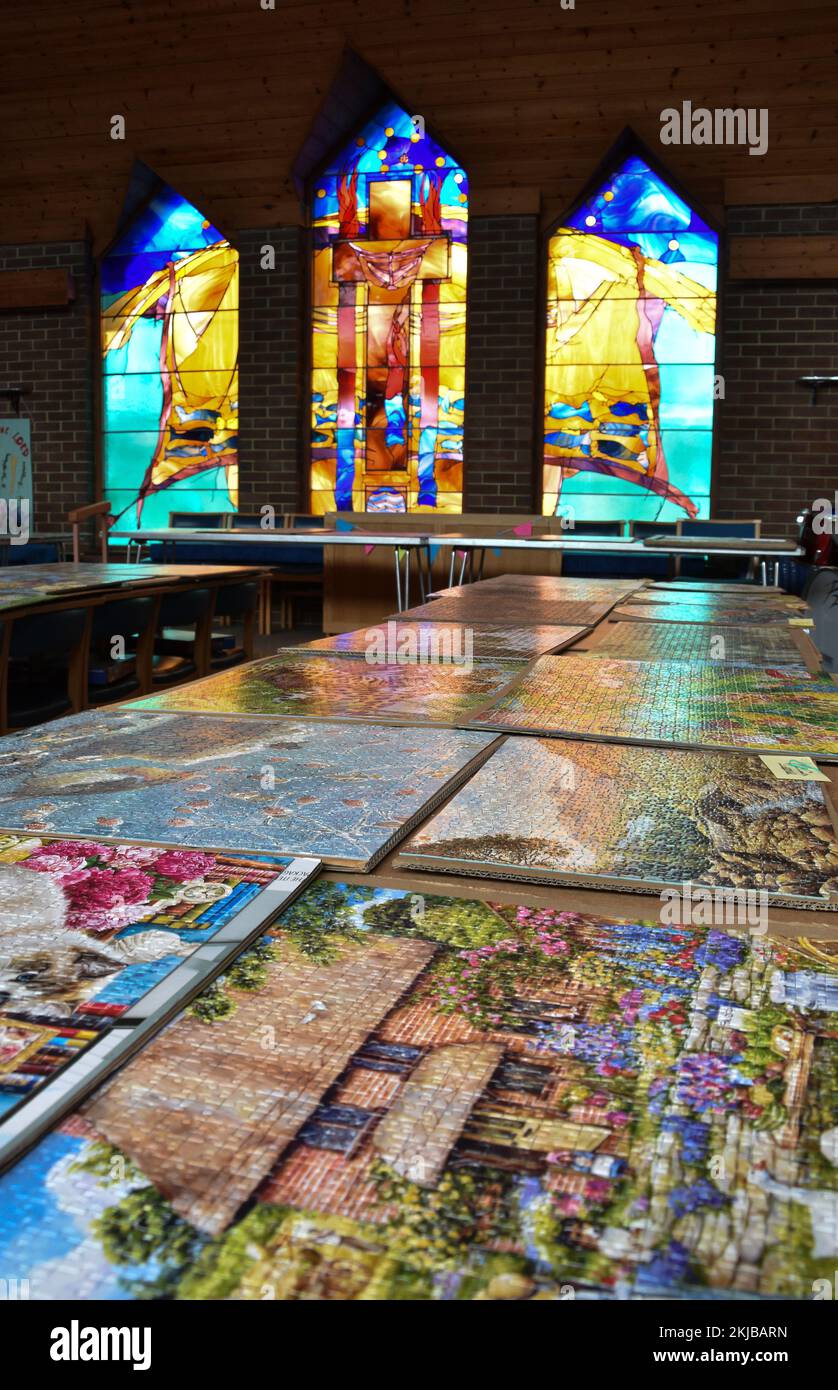 Completa i puzzle di Jigsaw in mostra al Festival dei puzzle di Jigsaw della chiesa riformata unita a Bitterne Foto Stock