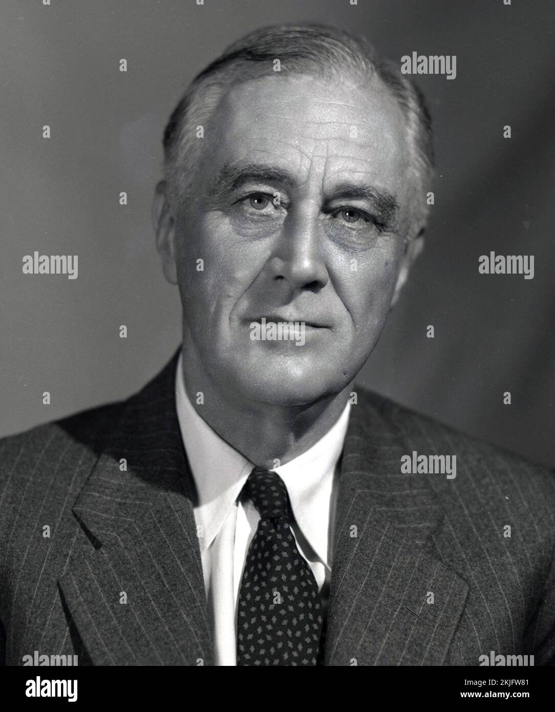 Un ritratto del presidente americano Franklin D Roosevelt del 1944. Aveva 62 anni. Photo credit by FDR Presidential Library &amp; Museum - 09-109(12), CC BY 2,0, https://commons.wikimedia.org/w/index.php?curid=40021191 Foto Stock