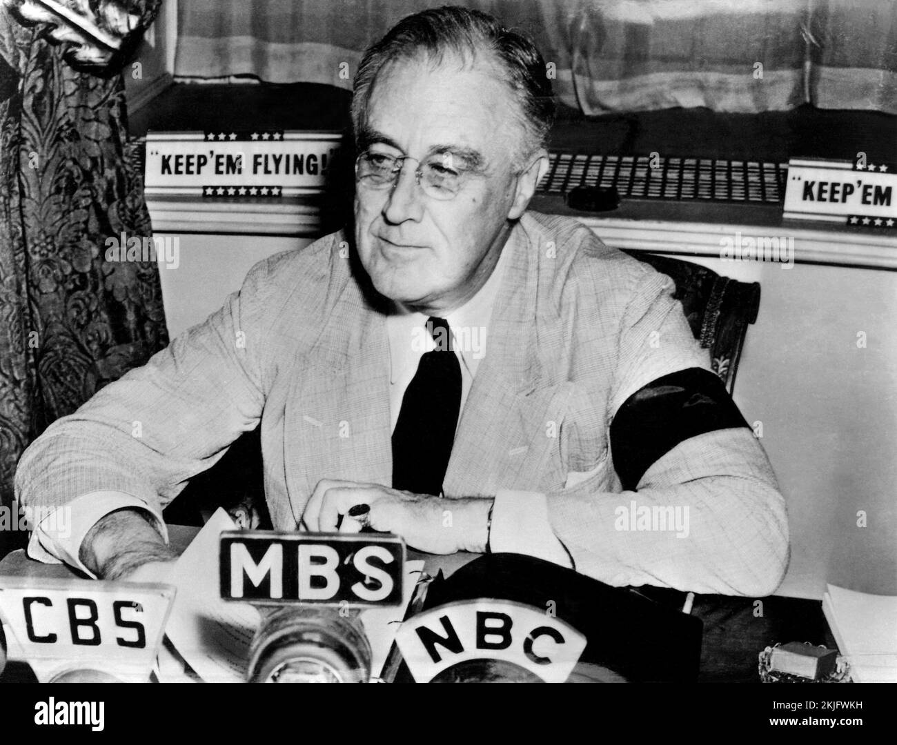 Il Presidente DEGLI STATI UNITI Franklin D Roosevelt che ha dato il suo Fireside Chat sul mantenimento della libertà dei mari (11 settembre 1941). La fascia nera significa il suo lutto per la morte di sua madre, Sara Delano Roosevelt. Foto Stock